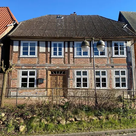 Fachwerk-fischerhaus An Elbe Und Aland *