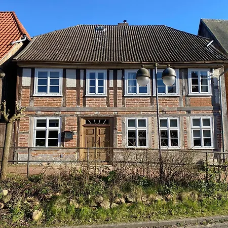 Fachwerk-fischerhaus An Elbe Und Aland *