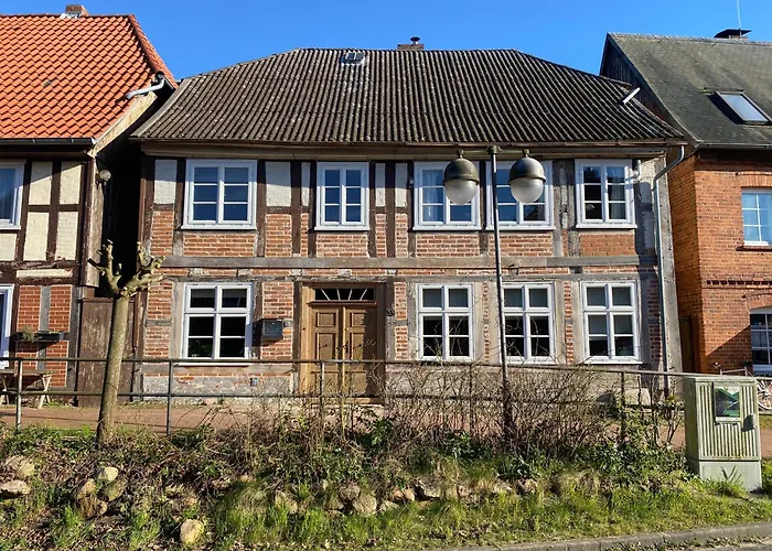 Fachwerk-fischerhaus An Elbe Und Aland *